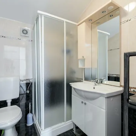 Eva فيلة لابين